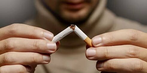 Deixar de fumar pode soñar con desfacerse dun mal hábito. 